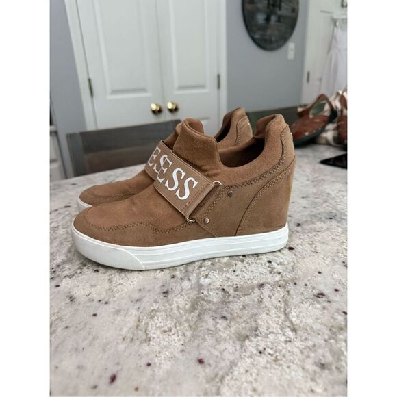 Guess Cosmos Tan Faux Suede Wedge Sneaker sz 7 EUC - Picture 4 of 7
